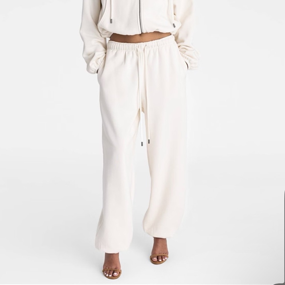 NWT KBB Women's cream Sweatpants “The Dwayne” sweats. Size XXL. Oversized, soft!